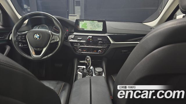 BMW 5-Series 2018 — photo 18