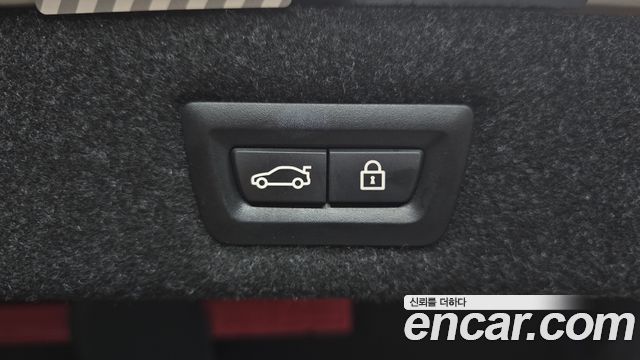 BMW 5-Series 2018 — photo 19