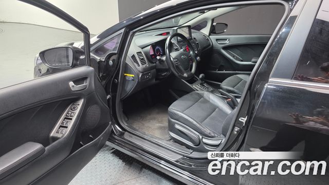 Kia K3 2015 — photo 10