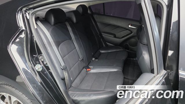 Kia K3 2015 — photo 12