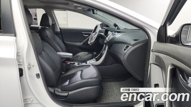 Hyundai AVANTE 2012 — photo 12