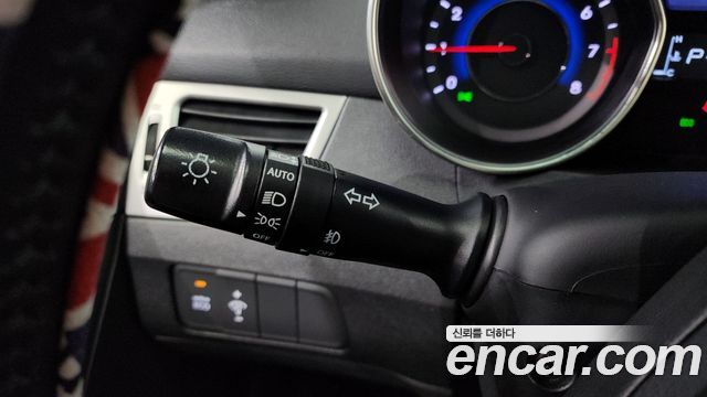 Hyundai AVANTE 2012 — photo 16