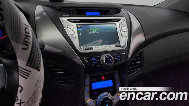 Hyundai AVANTE 2012 — photo 17