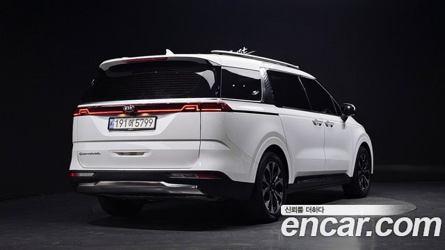 Kia Canival 2021 — photo 2