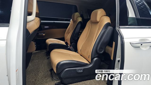 Kia Canival 2021 — photo 12