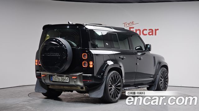 Land Rover Defender 2023 — photo 2