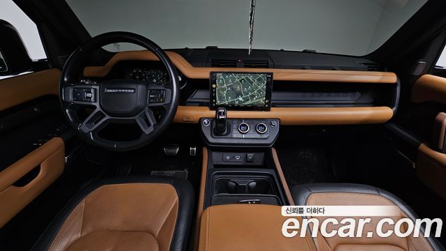 Land Rover Defender 2023 — photo 7
