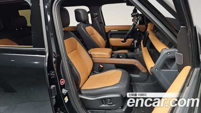 Land Rover Defender 2023 — photo 10