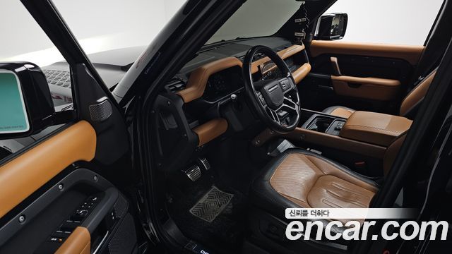 Land Rover Defender 2023 — photo 11