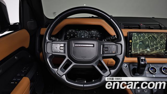 Land Rover Defender 2023 — photo 13
