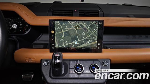 Land Rover Defender 2023 — photo 14