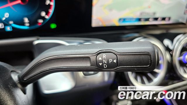 Mercedes-Benz GLB-Class 2021 — photo 9