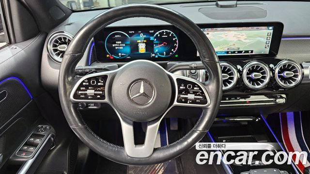 Mercedes-Benz GLB-Class 2021 — photo 14