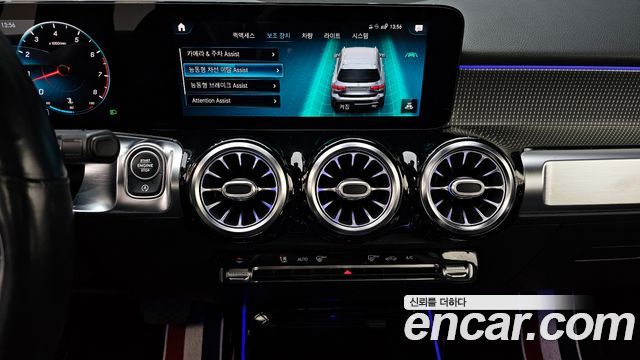 Mercedes-Benz GLB-Class 2021 — photo 15