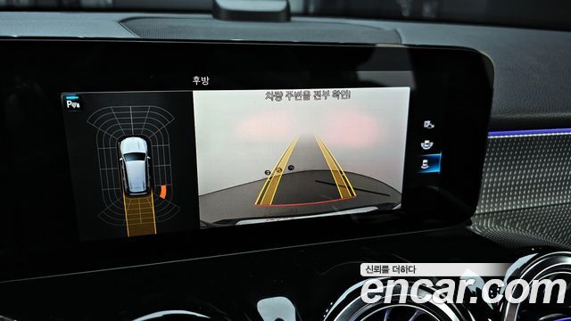 Mercedes-Benz GLB-Class 2021 — photo 16