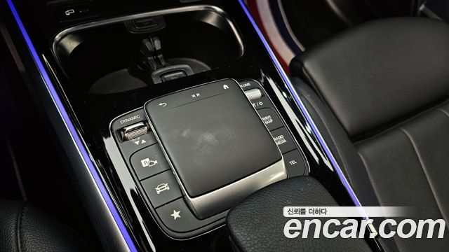 Mercedes-Benz GLB-Class 2021 — photo 17