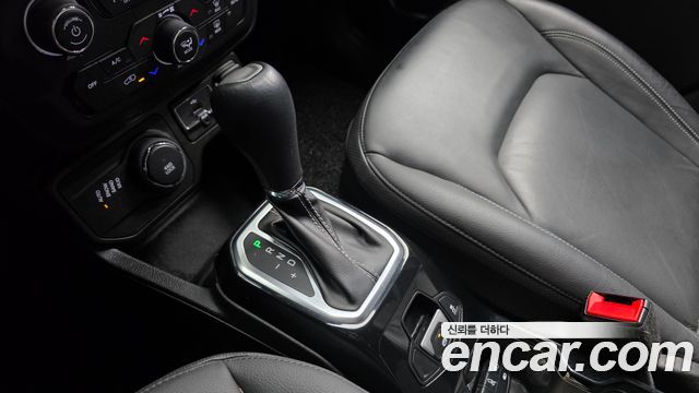 Jeep Renegade 2021 — photo 9