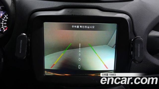 Jeep Renegade 2021 — photo 16