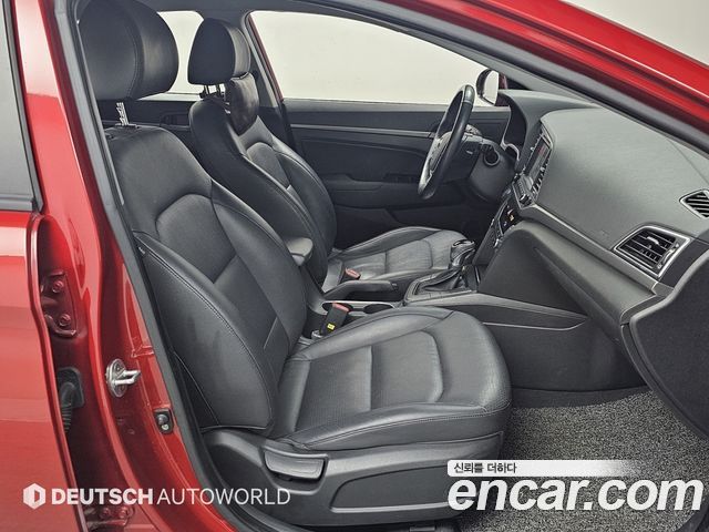 Hyundai AVANTE 2016 — photo 10