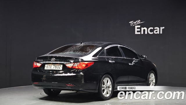 Hyundai Sonata 2011 — photo 2