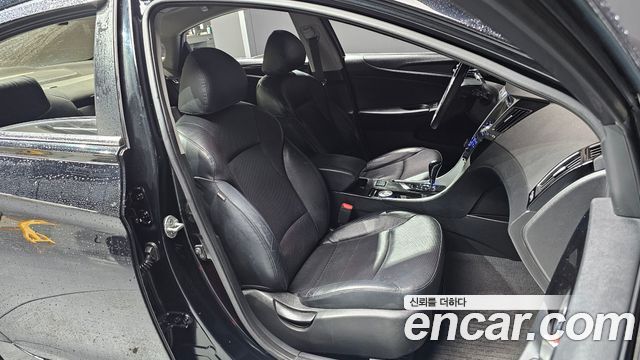 Hyundai Sonata 2011 — photo 11