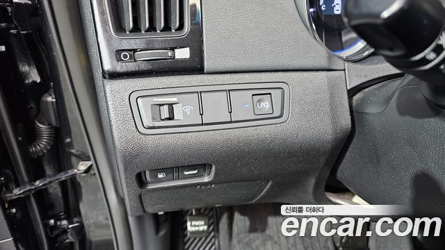 Hyundai Sonata 2011 — photo 18