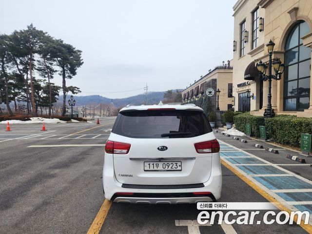 Kia Canival 2016 — photo 4