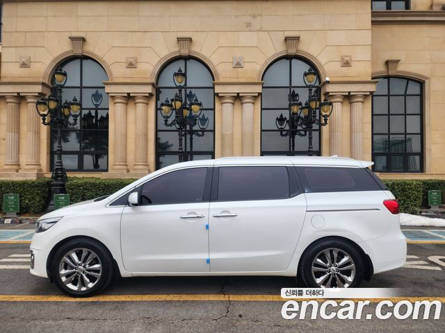 Kia Canival 2016 — photo 11