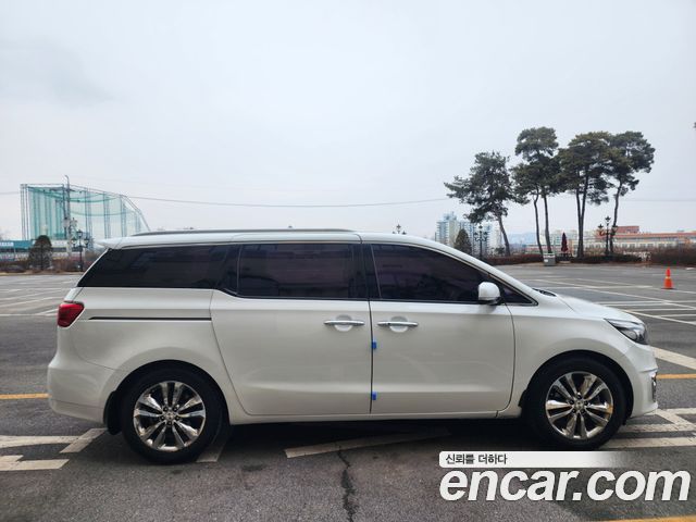 Kia Canival 2016 — photo 12