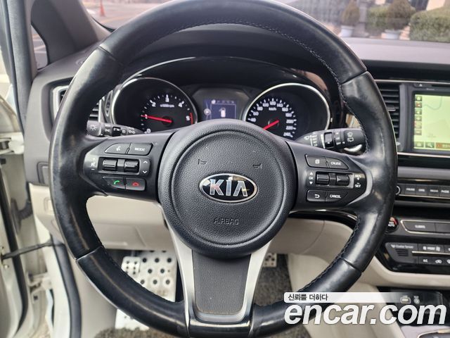 Kia Canival 2016 — photo 14