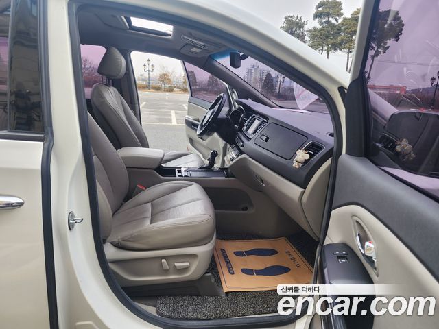Kia Canival 2016 — photo 15