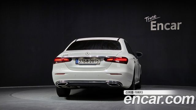 Mercedes-Benz E-Class 2021 — photo 4