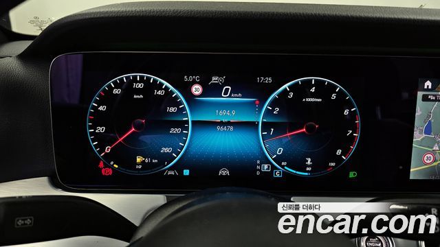 Mercedes-Benz E-Class 2021 — photo 8