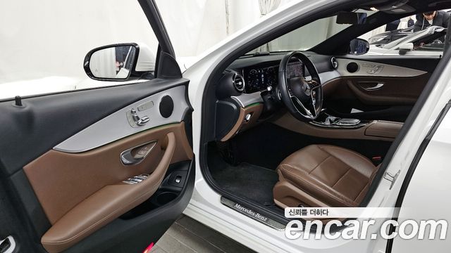 Mercedes-Benz E-Class 2021 — photo 10