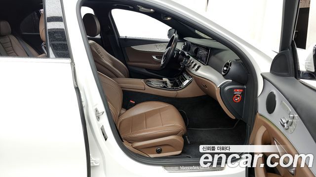 Mercedes-Benz E-Class 2021 — photo 11