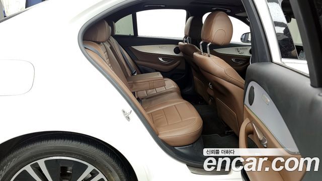 Mercedes-Benz E-Class 2021 — photo 12
