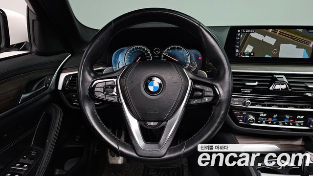 BMW 5-Series 2017 — photo 13