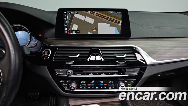 BMW 5-Series 2017 — photo 14