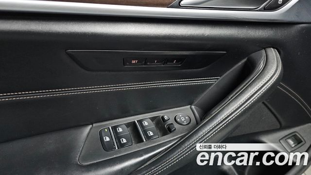 BMW 5-Series 2017 — photo 19