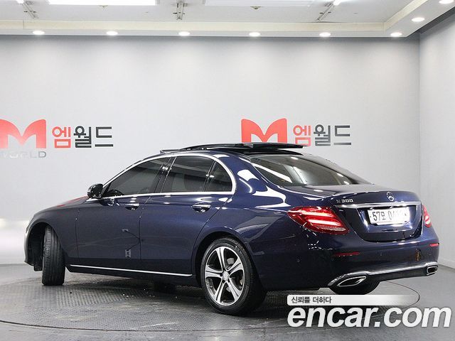 Mercedes-Benz E-Class 2017 — photo 4