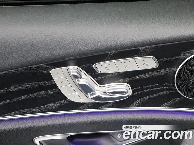 Mercedes-Benz E-Class 2017 — photo 11