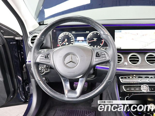 Mercedes-Benz E-Class 2017 — photo 14