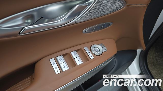 Genesis GV70 2023 — photo 14