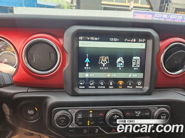 Jeep Wrangler 2021 — photo 10