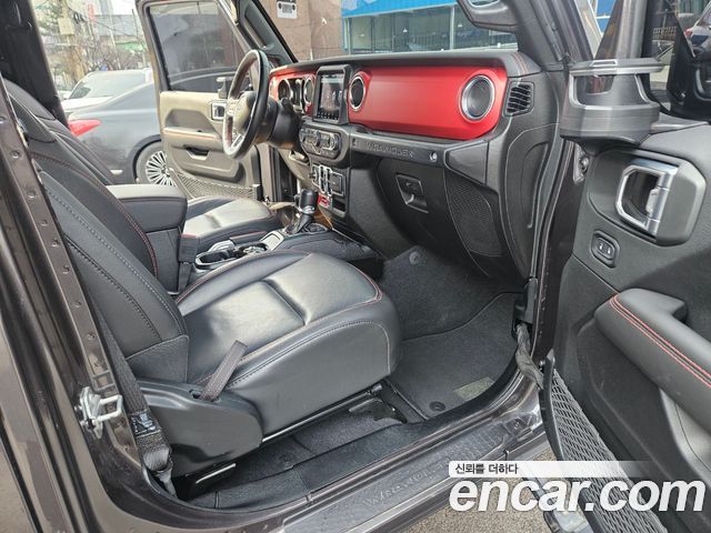 Jeep Wrangler 2021 — photo 14