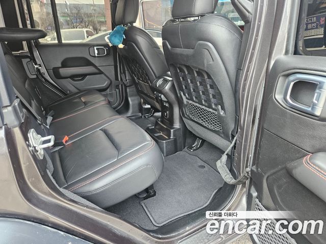 Jeep Wrangler 2021 — photo 15