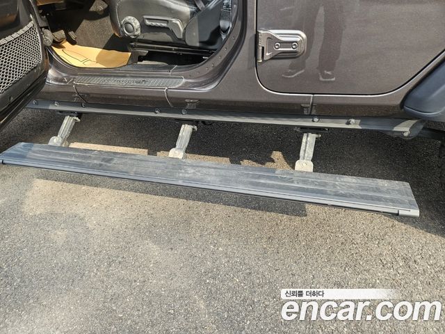 Jeep Wrangler 2021 — photo 17