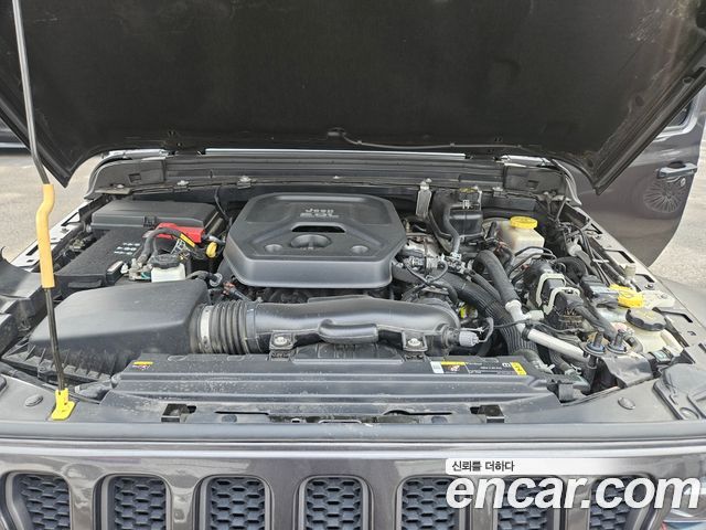 Jeep Wrangler 2021 — photo 18