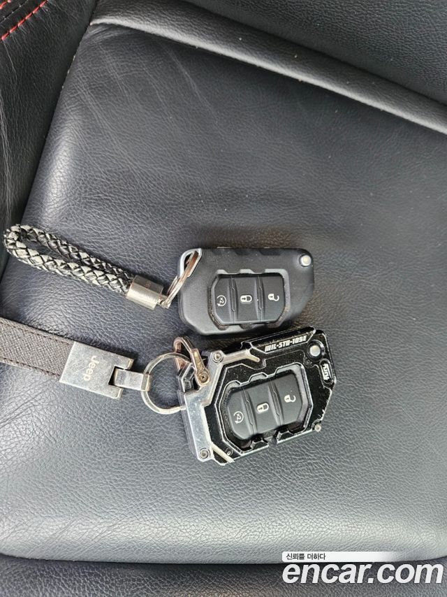 Jeep Wrangler 2021 — photo 19