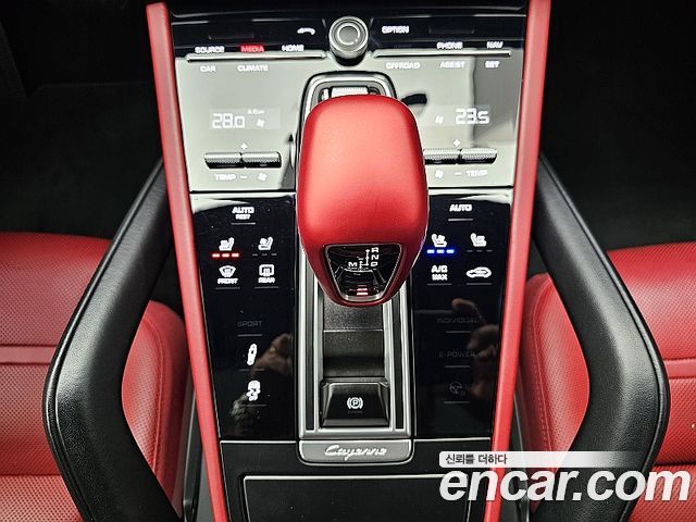 Porsche Cayenne 2019 — photo 16